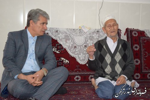 دیدار فرماندار ترکمن با دو تن از روشندلان شهرستان