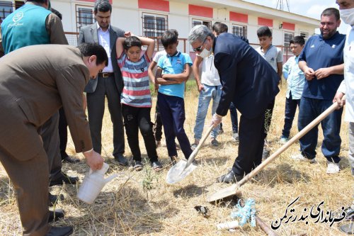 آغازعملیات اجرایی باغ بوستان یک هکتاری آموزشگاه بابک برخدایی روستای اسلام تپه