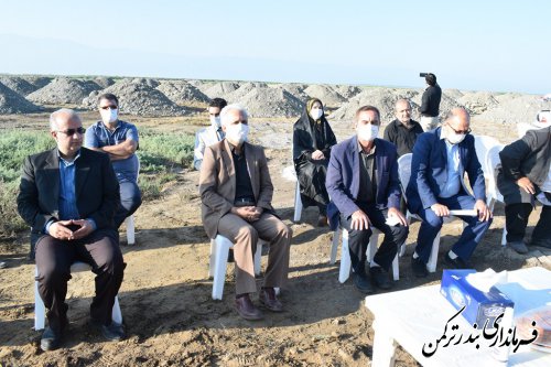کلنگ زنی و آغاز عملیات اجرایی طرح پرورش ماهیان خاویاری در شهرستان ترکمن
