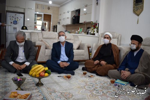 دیدار سرپرست فرمانداری شهرستان ترکمن با خانواده شهید "عبدالرحمن آذری"