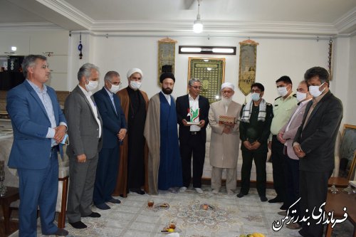 دیدار سرپرست فرمانداری شهرستان ترکمن با خانواده شهید "عبدالرحمن آذری"