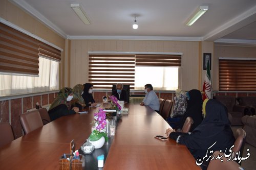 تجلیل سرپرست فرمانداری ترکمن از نویسندگان زن شهرستان