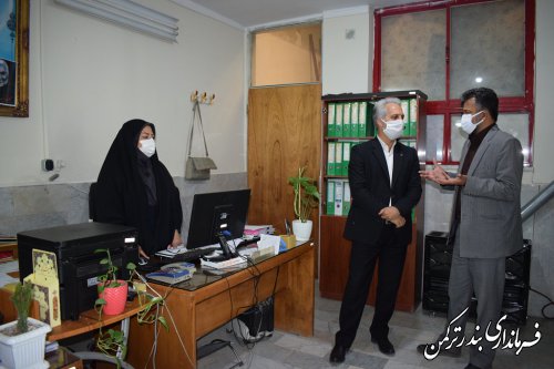 بازدید سرزده فرماندار ترکمن از ادارات شهرستان