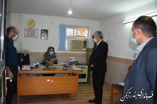 بازدید سرزده فرماندار ترکمن از ادارات شهرستان