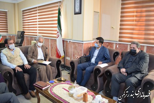 دیدار مدیرکل ستاد اجرایی فرمان امام (ره) استان با فرماندار ترکمن