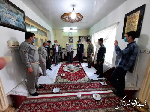دیدار فرماندار و جمعی از مسئولین شهرستان ترکمن با خانواده شهید معزز" علی اکبر ناساری"