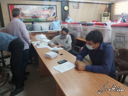صندوق های شعب اخذ رای  شهرستان ترکمن با تکمیل اقلام لازم آماده سازی شد