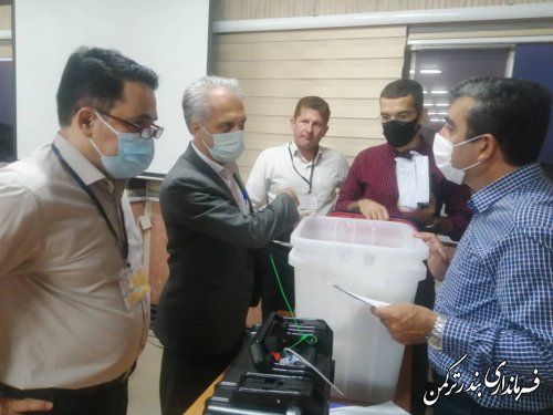 صندوق های اخذ رای شهرستان ترکمن به نمایندگان فرماندار تحویل داده شد