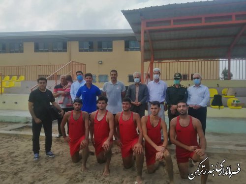 بازدید فرماندار ترکمن از تمرینات اردوی تیم ملی والیبال ساحلی ناشنوایان کشور به میزبانی بندرترکمن