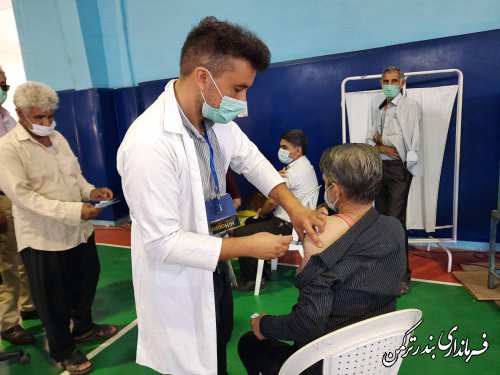 بازدید فرماندار ترکمن از مرکز واکسیناسیون همگانی ویروس کرونا در شهرستان