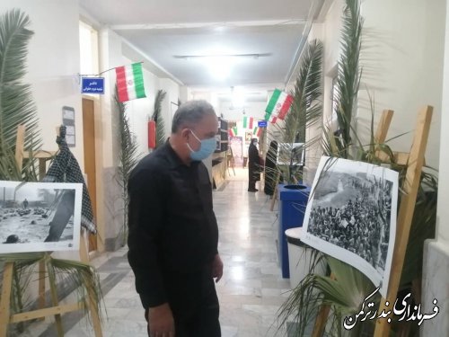 نمایشگاه عکس دفاع مقدس در دادگستری شهرستان ترکمن افتتاح شد