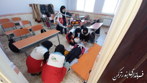 اجرای مانور آمادگی در برابر زلزله در مدرسه حضرت زینب (س) پنج پیکر