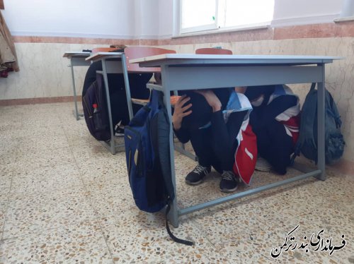 اجرای مانور آمادگی در برابر زلزله در مدرسه حضرت زینب (س) پنج پیکر