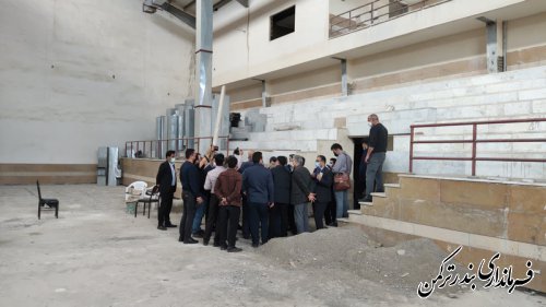 بازدید نماینده رئیس جمهور از سالن ورزشی نیمه کاره تختی شهرستان ترکمن