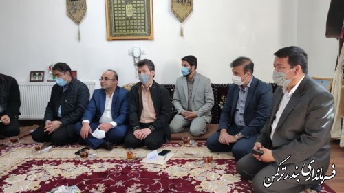 نماینده رئیس جمهور در شهرستان ترکمن با خانواده شهید آذری دیدار کرد