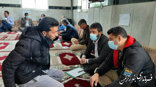 برپایی میزخدمت جهادی مسئولین شهرستان ترکمن در مسجد جامع روستای نیازآباد