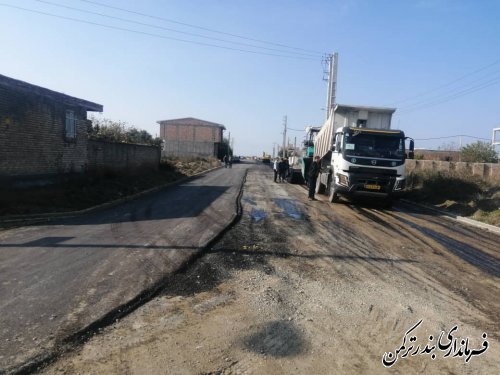 بازدید فرماندار و اعضای شورای تامین از بهسازی و آسفالت خیابان استقلال ۲۸