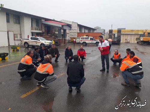 مانور زلزله به مناسبت ۵ دی روز ایمنی در برابر زلزله در شهرستان ترکمن برگزار شد
