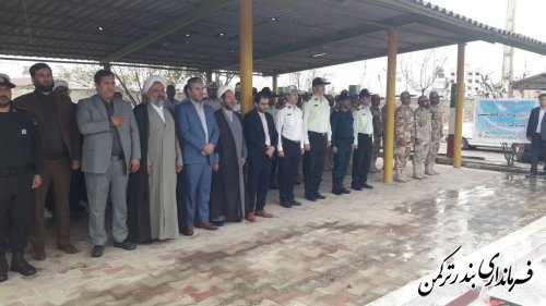 غبارروبی مزار شهدای بهشت فاطمه شهرستان ترکمن به مناسبت هفته نیروی انتظامی