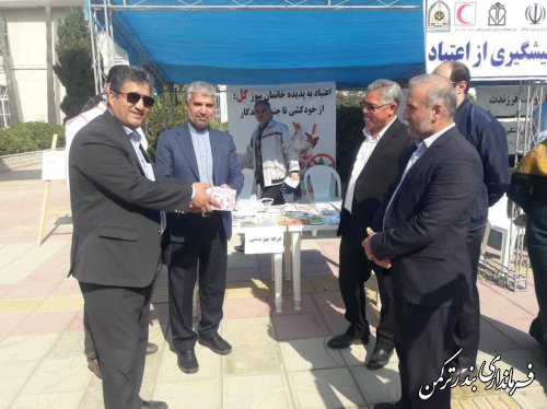 بازدید فرماندار ترکمن از نمایشگاه کارزار رسانه ای پیشگیری از اعتیاد