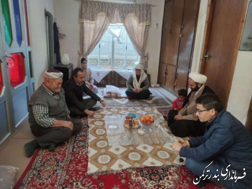 دیدار بخشدار مرکزی بندرترکمن با خانواده شهید طاهر قره جه در روستای چاپاقلی