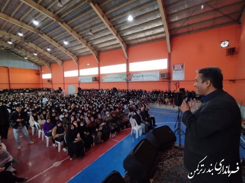 همایش رای اولی ها در شهرستان ترکمن برگزار شد.
