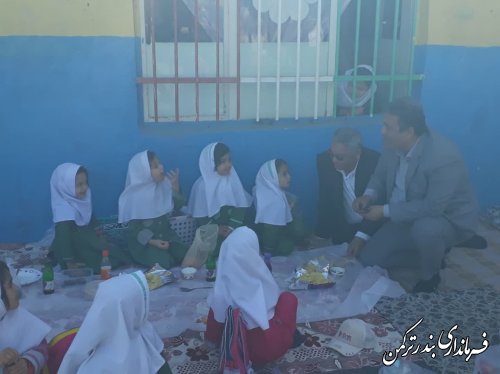 حضور فرماندار ترکمن در مدرسه دخترانه ابتدایی فارابی بندر ترکمن
